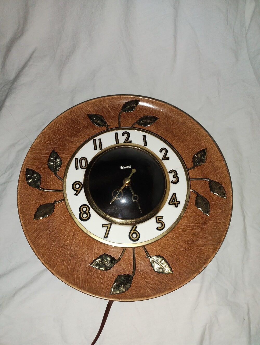 Vintage United Clocks USA New York Gold Leaf Plate Clock Tested 10 1/2" Dia